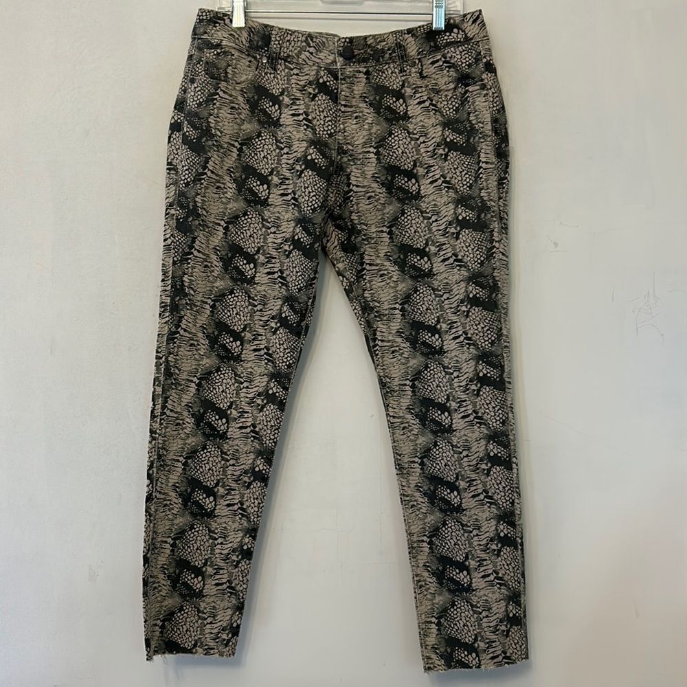 Cabi animal print skinny ankle pants Size 10 EUC